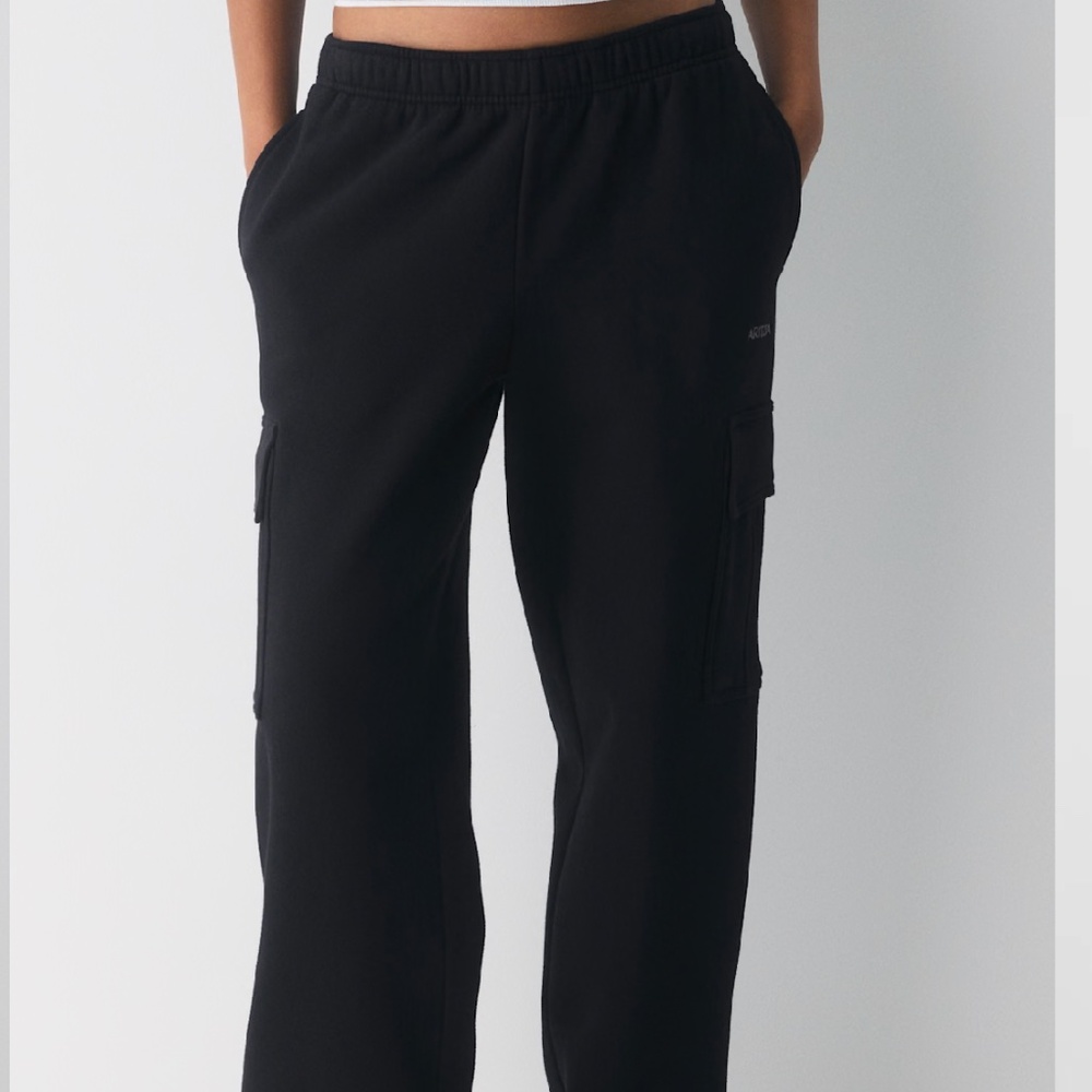 MEGA CARGO SIZE SMALL BLACK BRAND NEW W TAGS